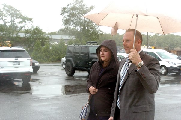 Sarah Dawber heads into Southampton Town Justice Court with her attorney Colin Astarita on Tuesday morning.  DANA SHAW