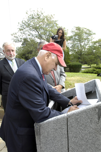 State Senator Kenneth LaValle signs a letter to the SUNY Board of Trustees urging them to reject a recent Stony Brook University Council resolution