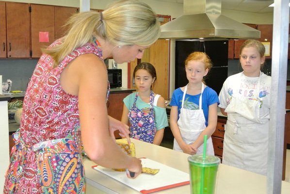 Teacher Heidi Kissinger details how to cut a pineapple for her young students.