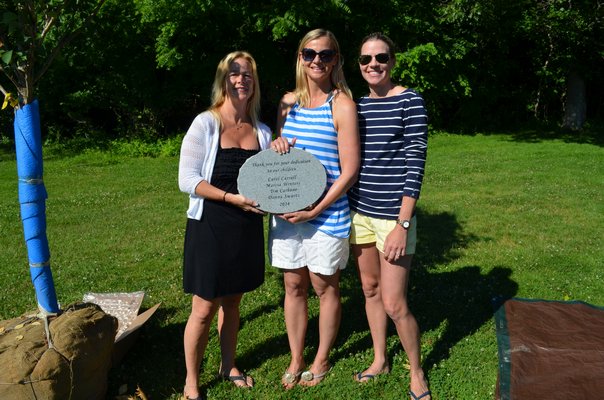 From left, Quogue School PTA members Nikki Schindler, Erin Lynch and Holly Stewart presented the four retiring teachers with a plaque dedicating a cherry tree in the playground in their honor. Alexa Gorman