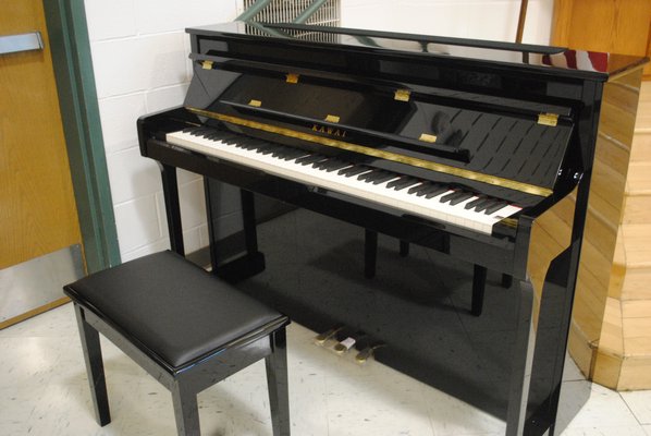 The $10,000 Yamaha piano that was donated to East Quogue Elementary School by singer Robin Thicke. AMANDA BERNOCCO