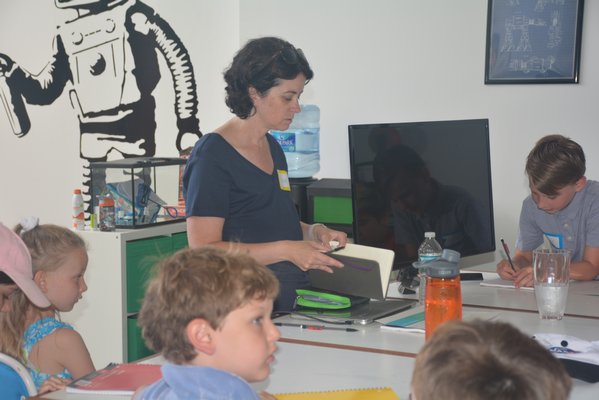 Head instructor Hope Mulholland talks to the campers about their interests in science.    COSETTE NUNEZ-VALAREZO