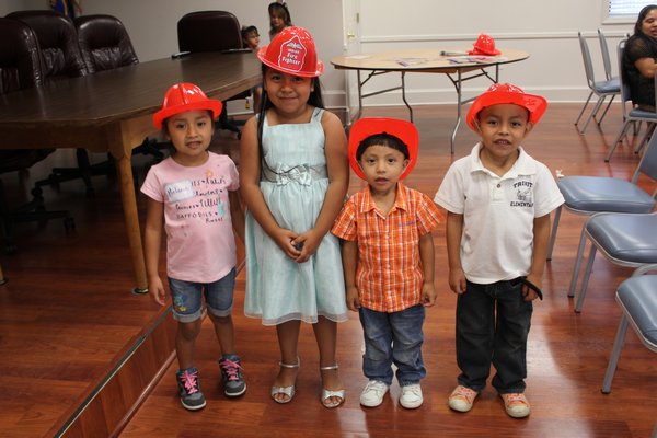 From left, kindergarteners Melanie Ceballos and Iris Set, both 5, Avi Sunun, 3, and Cris Sunun, 5, at the ice cream social. BY CAROL MORAN