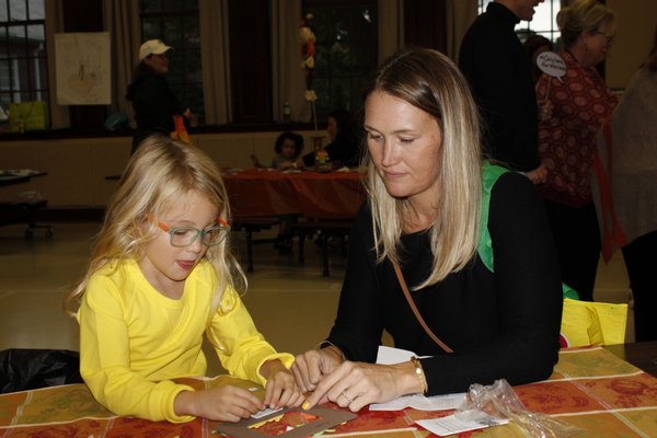 Kate Schwinn and her mother Jessica Schwinn decorate a picture frame together. VALERIE GORDON