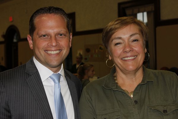 Superintendent Jeffrey Ryvicker with first-grade teacher Carrie Ryan. VALERIE GORDON