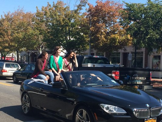 Students, parents, and administrators came out for the Southampton Homecoming Parade on Saturday. BY ERIN MCKINLEY