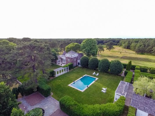 400 Hands Creek Road, East Hampton COURTESY TOWN AND COUNTRY