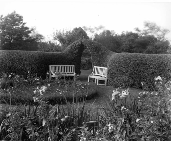 Perennial garden, “Crossways,” at Mrs. W.W. Benjamin residence in East Hampton in September 1928. MATTIE EDWARDS HEWITT