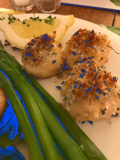 Crusted sea scallops BY JANEEN SARLIN