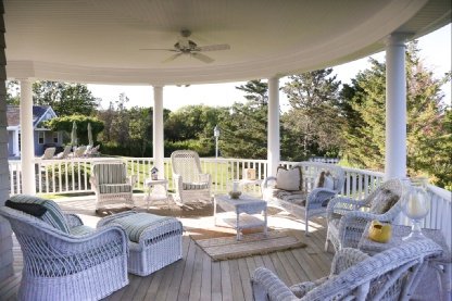 Covered porch 5 TOWN & COUNTRY