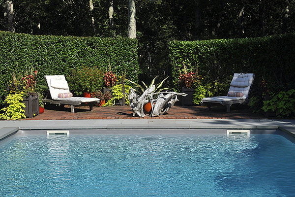 Ron Wendt maintains the poolside gardens. MICHELLE TRAURING
