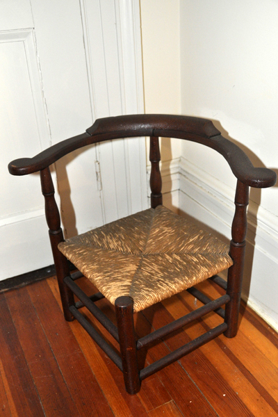 A corner chair from 1790. MICHELLE TRAURING