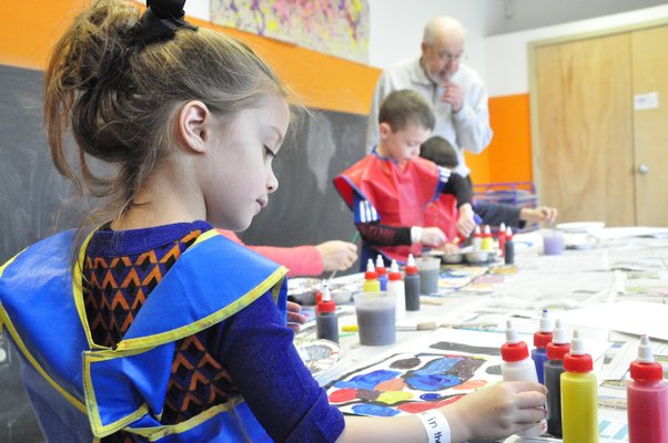 Landscape artist Ralph Carpentier taught a painting class to students at the Children's Museum of the East End. MICHELLE TRAURING