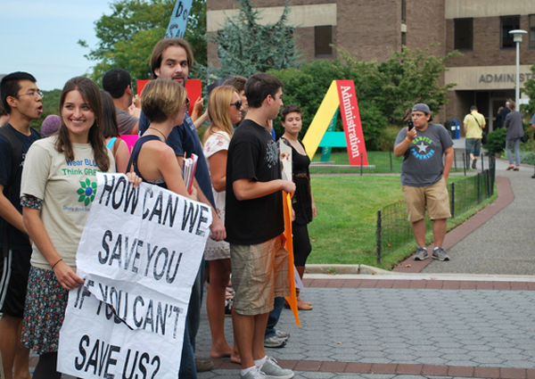 Former Stony Brook Southampton students protesting in front of the Stony Brook University Administration Building on Wednesday, September 22.