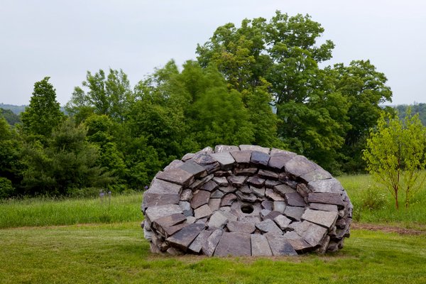 Dan Snow Millstone, dry stone construction, corbelled natural stone, landscape sculpture, Brattleboro, Vermont. COURTESY PETER MAUSS/ESTO