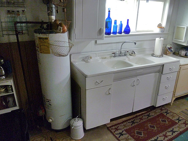 Dolores' kitchen after clean-up. COURTESY A&E TELEVISION/SCREAMING FLEA PRODUCTIONS