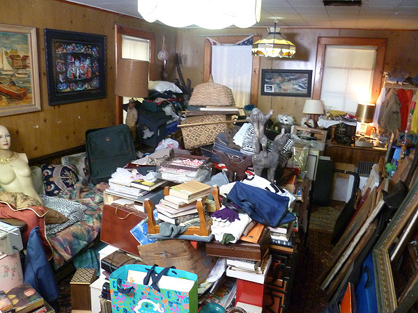 Dolores' living room before clean-up. COURTESY A&E TELEVISION/SCREAMING FLEA PRODUCTIONS
