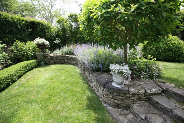 The Tom Twomey lecture wih Charlotte Frieze will be followed by a tour of private gardens in East Hampton. Courtesy Durell Godfrey