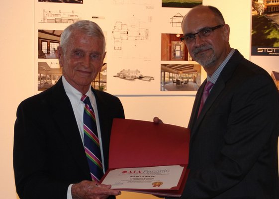 Harry Bates AIA from Bates Masi received his award from Luis Peris, AIA, President of AIA Peconic. COURTESY AIA PECONIC