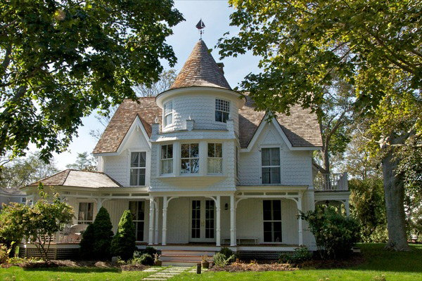 The McBride House on Woodbridge Lane on Quiogue.  LYNN CROWE