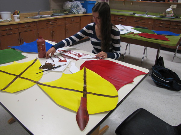 Senior Tetyana Senchyshyn paints decorations for the senior float. JENNIFER LINARES