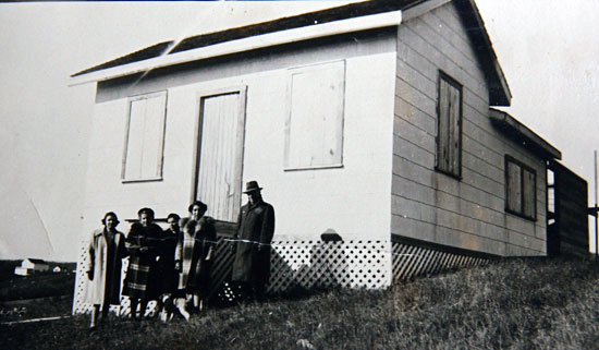 A photo of the cottage from the 1930s.