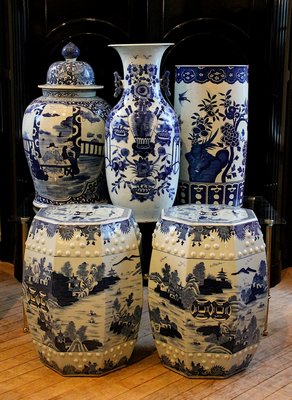 JED Antiques features a combination of old and current production Chinese export ware.   KYRIL BROMLEY