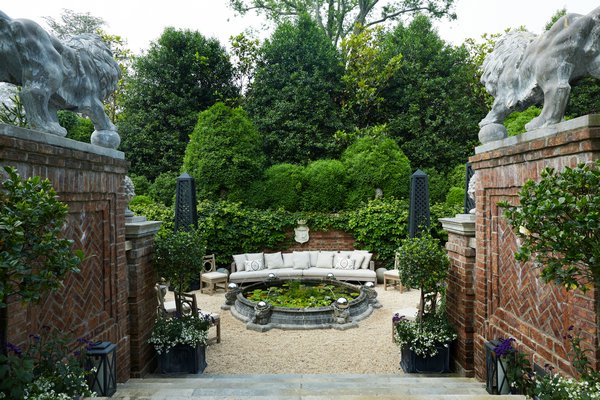 Tony Ingrao and Randy Kemper preferred  lush gardens on their East Hampton estate. COURTESY THE MONACELLI PRESS