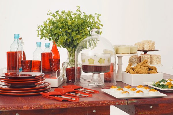 Make one color like red, the theme of the party and accent it with white and blue for a more stylish way to create a theme. COURTESY MATTHEW DAVID CELEBRATIONS