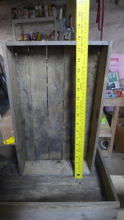 This rejuvenated seeding box is about 17 inches long and 11 inches wide and just over 3 inches deep. Note the spaces between the bottom slats that allow for good drainage. ANDREW MESSINGER