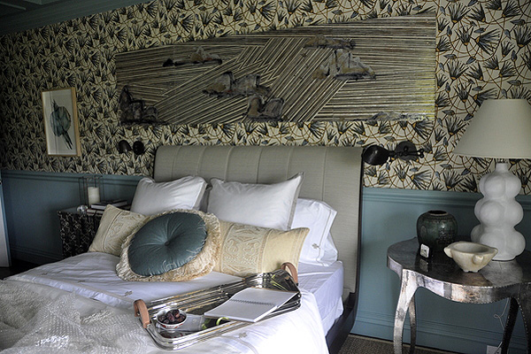 Katie Leede & Company covered the sheetrock with a spidery swirl of brush-like blooms that drew the room together like a black widow’s web. MICHELLE TRAURING