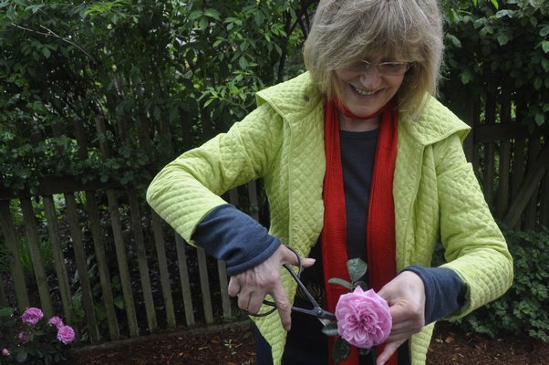 Helga Dawn, left, and Huguette Hersch talk roses. BY MICHELLE TRAURING