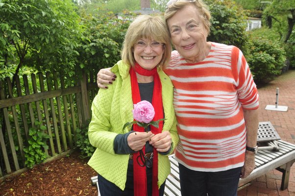 Huguette Hersch, left and Helga Dawn with a Gertrude Jekyll. BY MICHELLE TRAURING