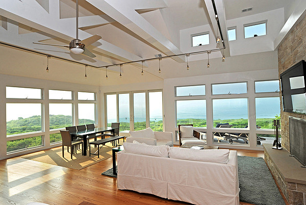 This contemporary Montauk rental overlooking Ditch Plains is listed for $200,000, Memorial Day to Labor Day. COURTESY TOWN & COUNTRY REAL ESTATE