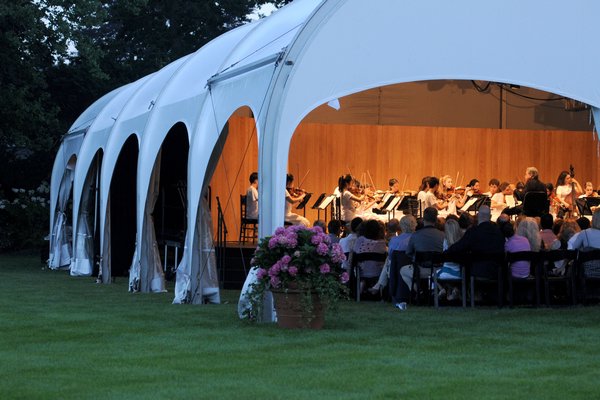 PMP hosts concert series on their campus on Shelter Island, N.Y. The orchestra is conducted by the world-renowned violinist Itzhak Perlman. COURTESY PERLMAN MUSIC PROGRAM