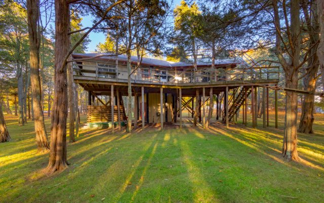This tree house is part of a two-parcel listing that also has a main house in Remsenburg. COURTESY BROWN HARRIS STEVENS