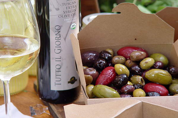 Tutto Il Giorno in Sag Harbor and Southampton is now offering handmade Tutto Tailgate picnic baskets for polo.