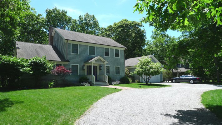 5 Holly Place in East Hampton sold for $1.162 million.