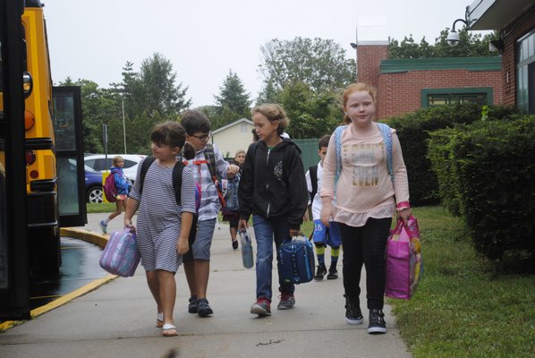 Students head in to East Quogue Elementary Sc
