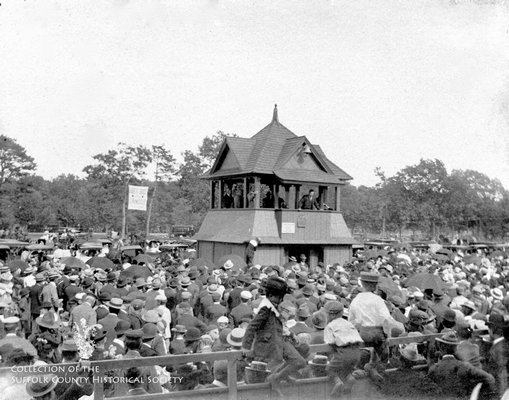 Viewing tower at the Riverhead Fairgrounds with Teddy Roosevelt addressing the crowd, 1898. COURTESY SUFFOLK COUNTY HISTORICAL MUSEUM
