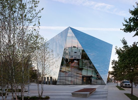 Farshid Moussavi designed the celebrated Museum of Contemporary Art Cleveland with a multi-dimensional exterior so that the building becomes a "machine of energy" reflecting its surroundings and changes in light.