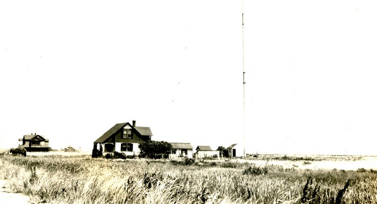 The former Marconi tower in Sagaponack around 1905. COURTESY BRIDGEHAMPTON MUSEUM