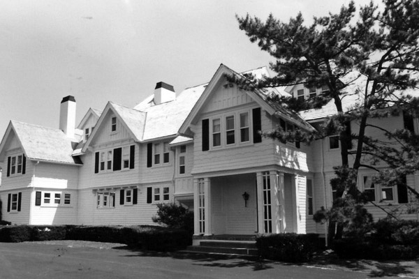 The Mitchell Cottage, northwest, 1978. COURTESY OF THE NEW YORK STATE HISTORIC PRESERVATION OFFICE
