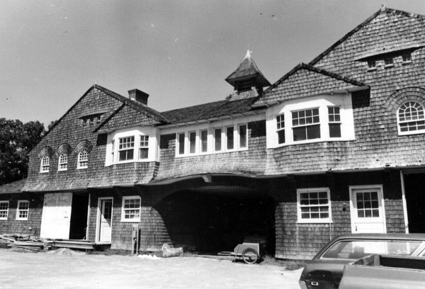 The Barnes carriage house, southwest, 1978. COURTESY NEW YORK STATE HISTORIC PRESERVATION OFFICE