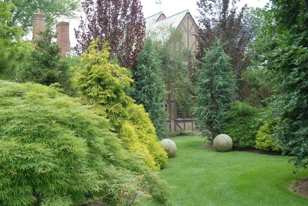A variety of screening materials is used in this yard.   COURTESY LIZ ROBERTSON