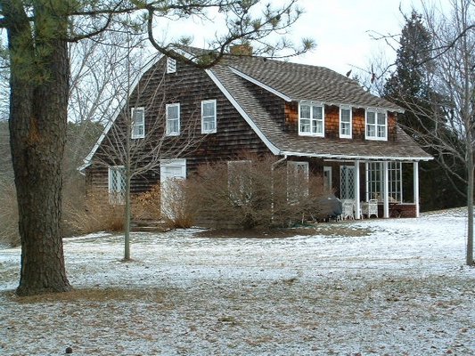 This 1990 house on Ridge Road in Shinnecock Hills is on property that could have a second dwelling under the proposed amendment. COURTESY SALLY SPANBURGH