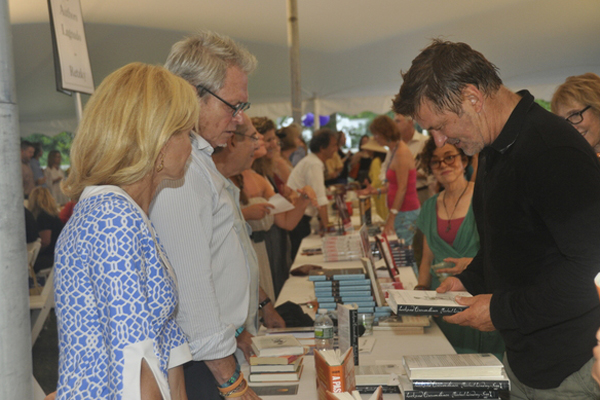 Alec Baldwin peruses the books at Authors Night. MICHELLE TRAURING