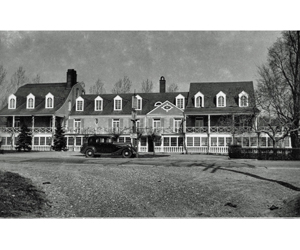 The Canoe Place Inn.       COURTESY OF SUFFOLK COUNTY HISTORICAL SOCIETY