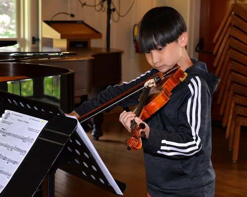 Nam “Alex” Nguyen playing his violin.  KYRIL BROMLEY