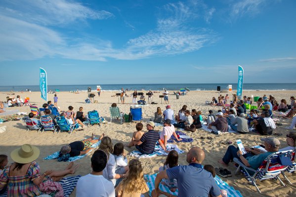 The Jewish Center of the Hamptons hosts a Shabbat service on Friday Night at Main Beach.        WIL WEISS